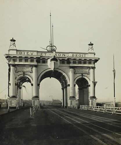 Photograph - Federation Celebrations, 'The City Arch on Princes-Bridge', Melbourne, 1901