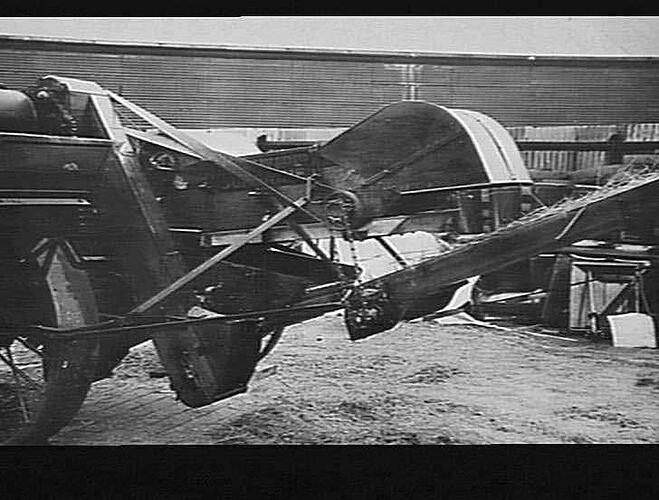 RICE-HEADER (6FT FRONT). EQUIPTED AS STURT THRESHER. MAY 1927.