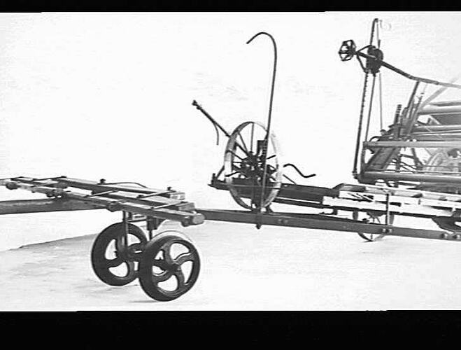 4 HORSE SWING FORE-CARRIAGE FITTED FOR TRANSPORT: OCT 1943