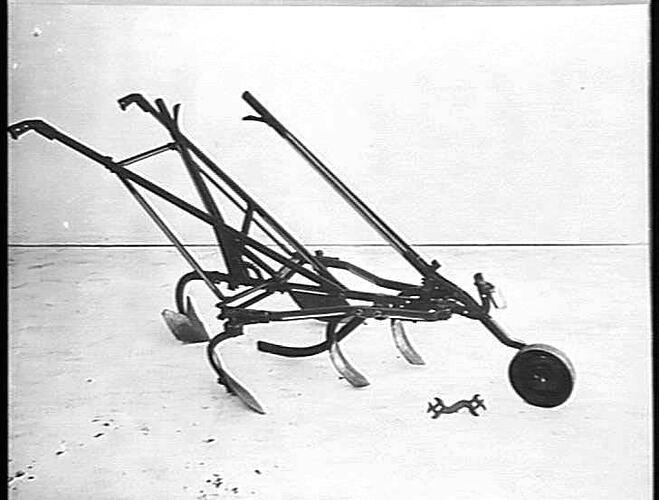 NO. 7 `SATELLITE' WITH DEPTH RIG: APRIL 1932