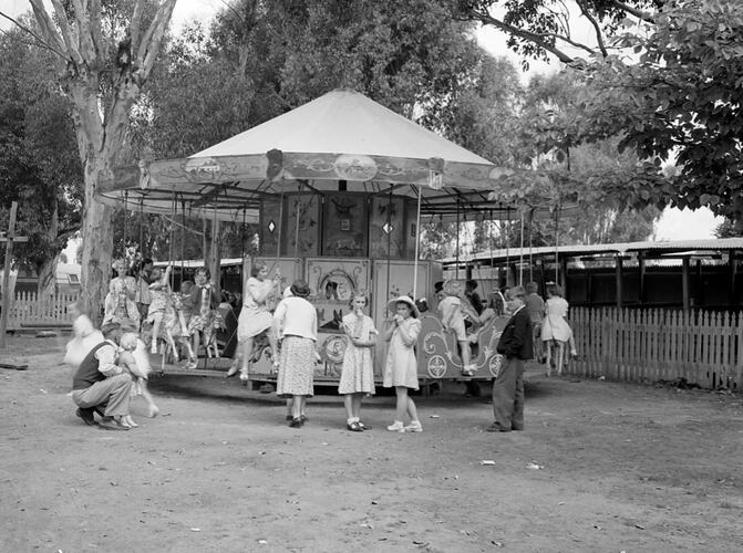 [State Electricity Commission's staff sports, Benalla, March 1950.]