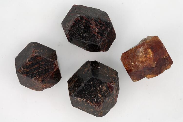 Almandine. [M 15253]