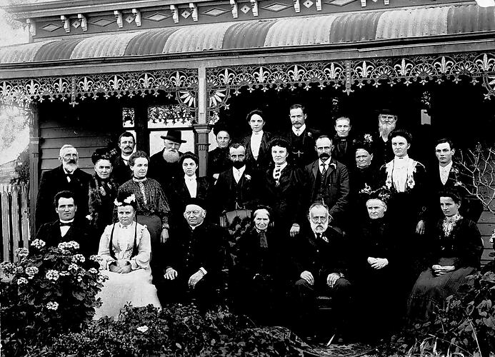 [The Thomas family gathered for a 45th wedding anniversary, Geelong, about 1910.]