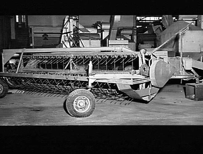 EXP. POWER-DRIVE SIDE RAKE: APR 1952