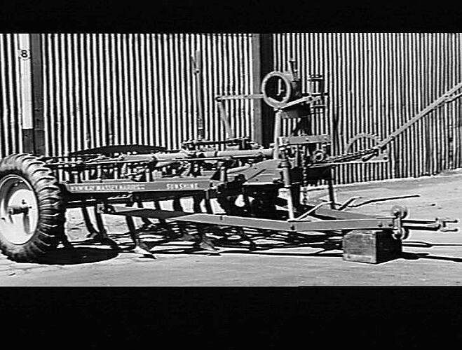 `SUNWINCH' FITTED TO `SUNDUKE': OCT 1954