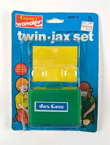 Front of pack containing jacks.