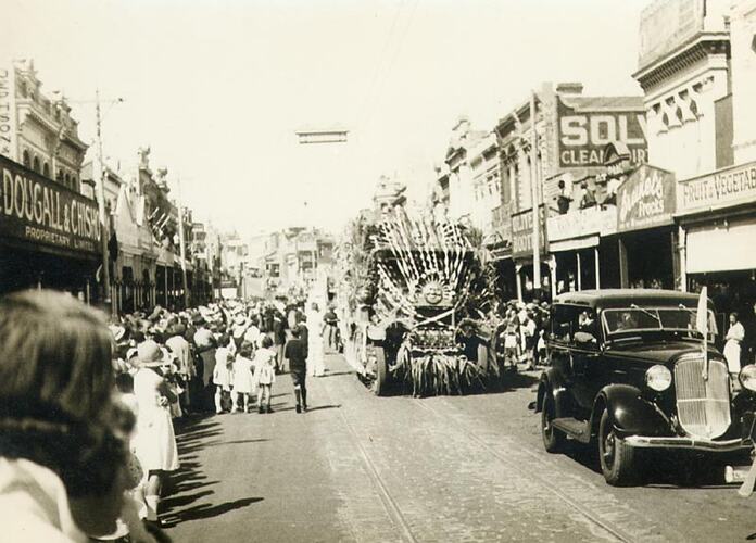 Photograph - Sunshine Biscuits Float, Ballarat, 1935