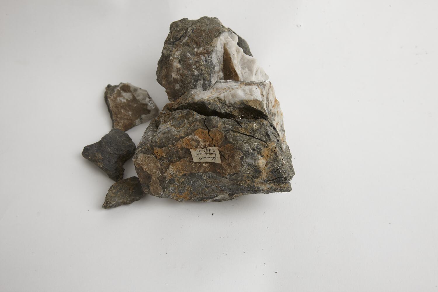 Auriferous quartz