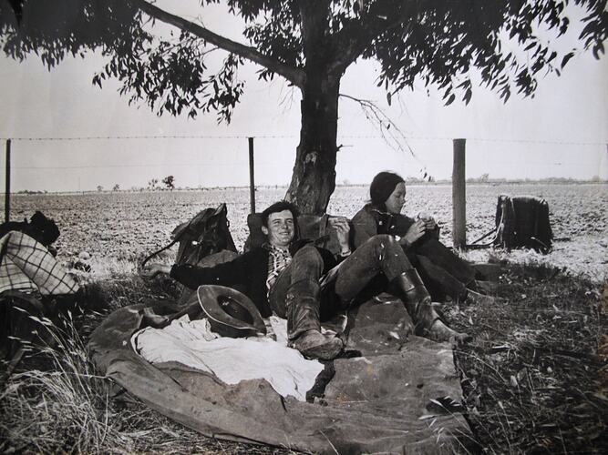 Photograph - Peter and Kate Auty, 'On the Trail from Darwin to Melbourne', 1972