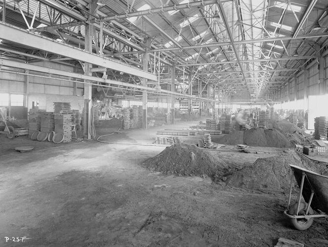 Negative International Harvester, Geelong Foundry Interior, 1940
