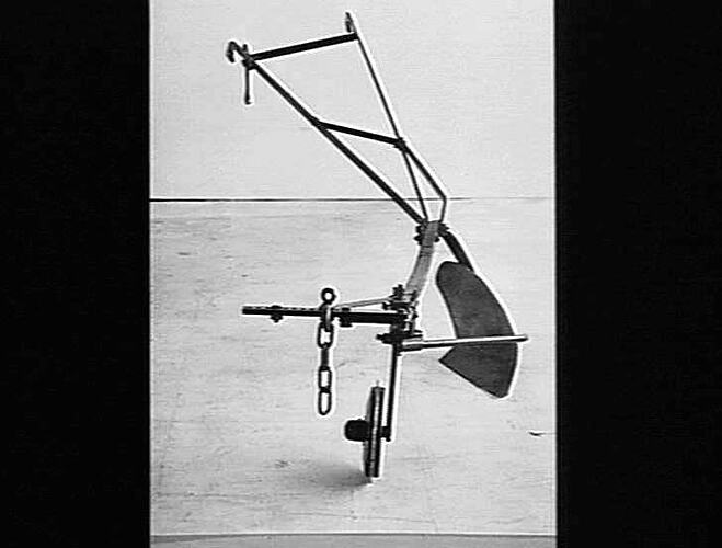 `SUNVINE' VINEYARD PLOUGH: OCT 1937