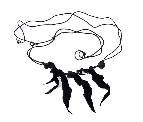 Necklace - Suede Leaves [black]