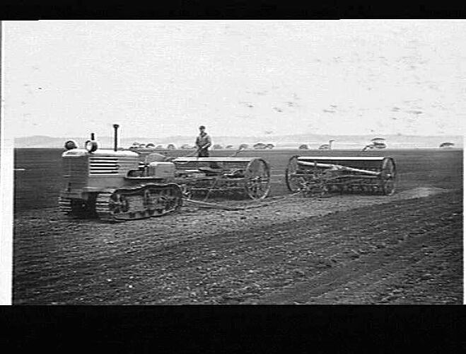 2 16-ROW `SUNTYNES' & `CLETRAC' - CATFORD BROS, HAYLETON, S.A.: MAY 1941