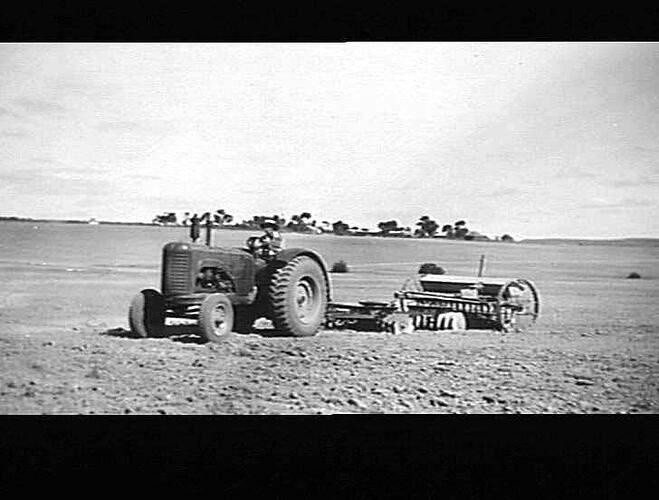 SOIL EROSION - THE OUTFIT TAKEN AT WORK ON THE EXPERIMENTAL STATION AT WONGAN HILLS, W.A.: 28/5/1948
