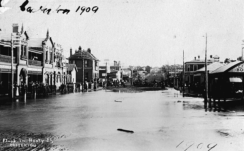 CASTERTON 1909. FLOOD IN HENTY ST. CASTERTON.