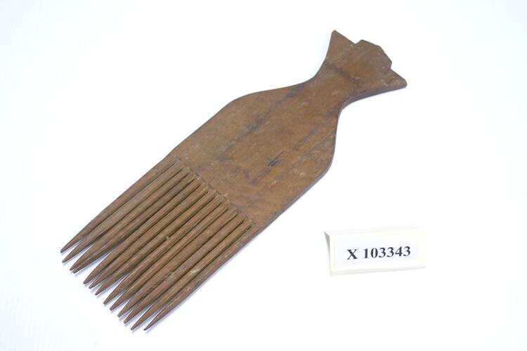 Grooming implement