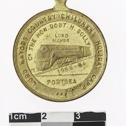 Round bronze medal with train and text surrounding.