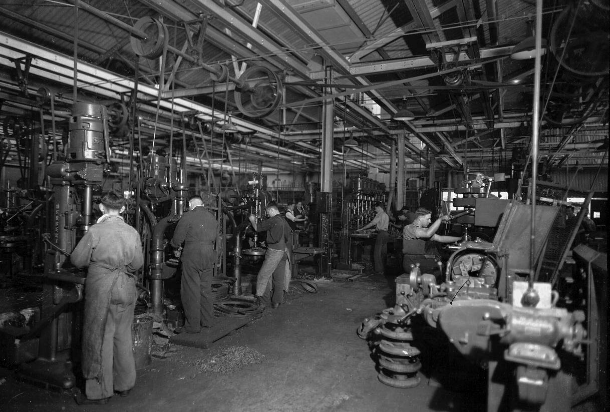 Negative International Harvester, Machine Shop, Geelong Factory, 1941
