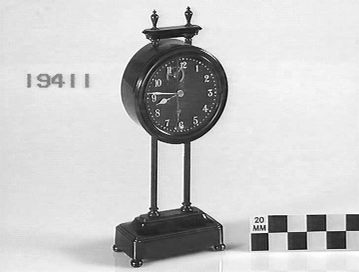 Gravity Clock England, circa 1925