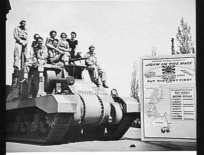 VISIT OF GENERAL GRANT TANK TO SUNSHINE HARVESTER WORKS FOR THE SECOND VICTORY WAR LOAN: 3RD OCT 1944