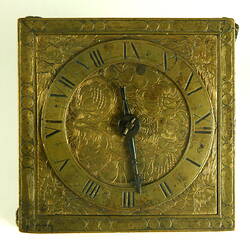 Decorative table clock, square gilded brass. Detail of face.