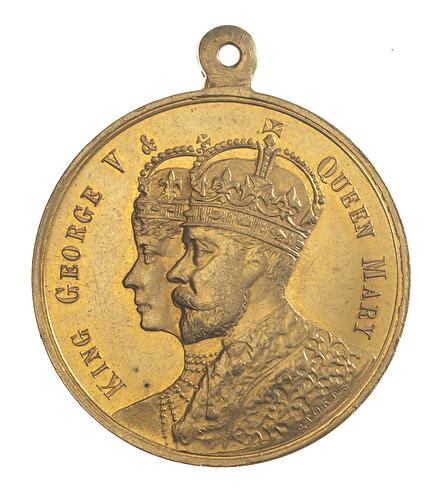 Medal with conjoined busts of King George V and Queen Mary crowned, facing left, text around.