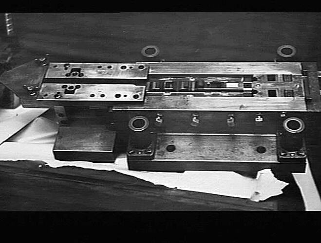 LINK-CHAIN DIE: JULY 1947