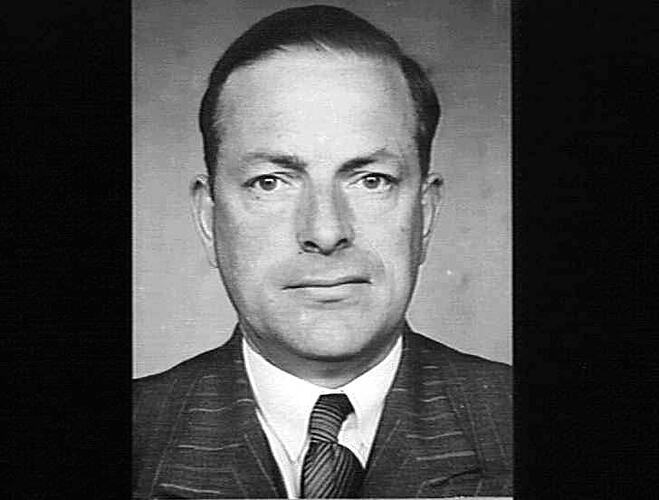 PASSPORT PHOTOGRAPHS: MR J.K. GAUNT: MAY 1951