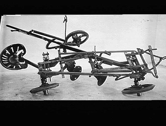 2 FUR SUNLEAF. OCTOBER 1932