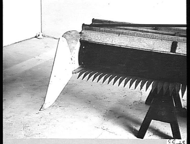 DOWN CROP DIVIDER. JUNE 1939