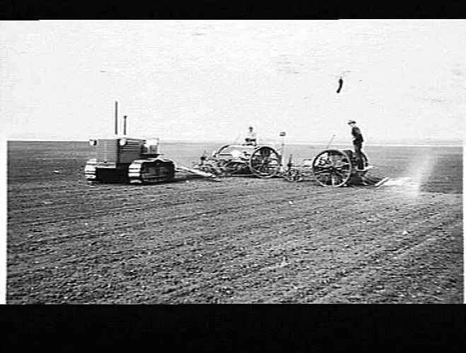 2 20 ROW `SUNTYNES' & DDH CLETRAC - REINKE & SONS, BALAKLAVA, S.A.: MAY 1941