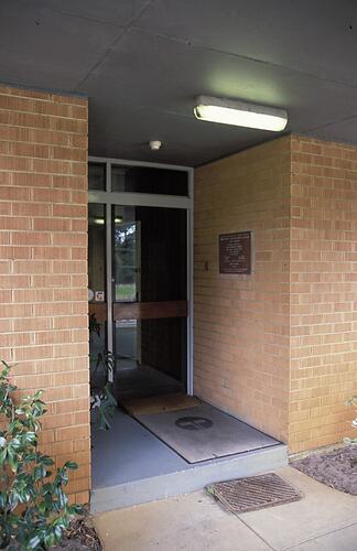 MM 013086 Main entrance door, Melbourne Coastal Radio Station, Cape Schanck