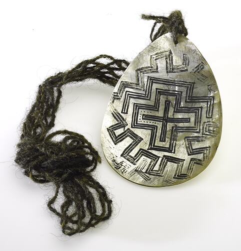 Pearl shell ornament