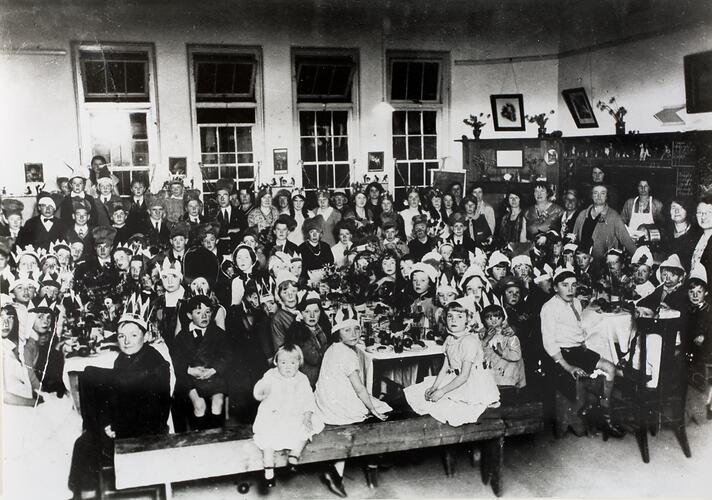 Class & Parents at Christmas Party, Ringwood East State School, 1930