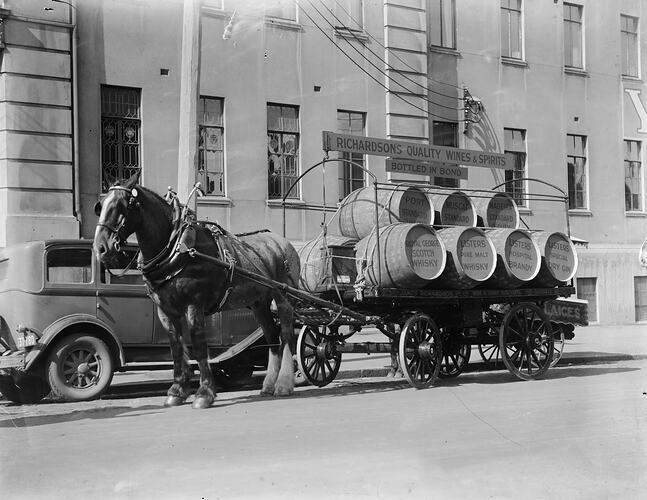Richardson's Spirits and Wines Parade Float, Melbourne, circa 1932
