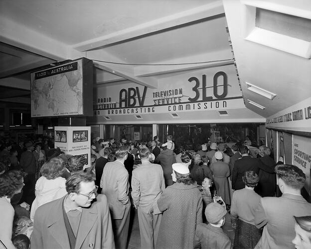 Australian Broadcasting Commission (ABC), Crowd Watching Performance, Melbourne, Victoria, Sep 1958