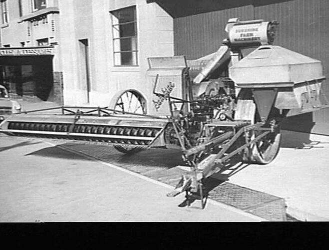 NO 4PD FITTED WITH 30 BUSHEL GRAIN BOX