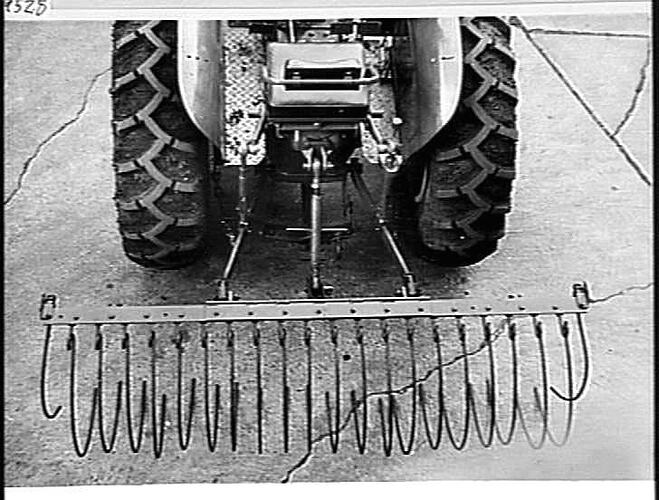3 POINT LINKAGE DUMP RAKE FITTED TO 44K SPECIAL: AUG 1956