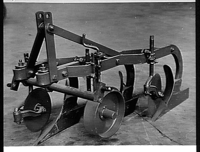 3 FUR LIGHT M.B. PLOUGH 10 INCH CUT (ORCHARD PLOUGH): MAY 1954