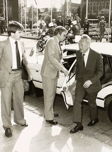 Photograph - Commonwealth Heads of Government Meeting, Arrival of The Right Honourable Lee Kuan Yew MP, Centennial Hall, Royal Exhibition Building, Melbourne, 30 Sep-7 Oct 1981