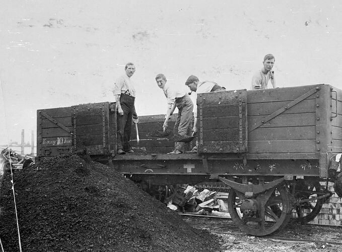 FROM LEFT - MESSRS SMALL, MOORE, GENDEN & HOLLAND. OFFICE STAFF UNLOADING COAL DURING THE STRIKE JANUARY TO MARCH, 1911
