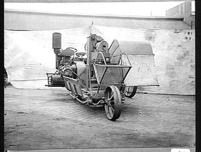 12 FT. AUTO HEADER. TAKEN OCT 1924