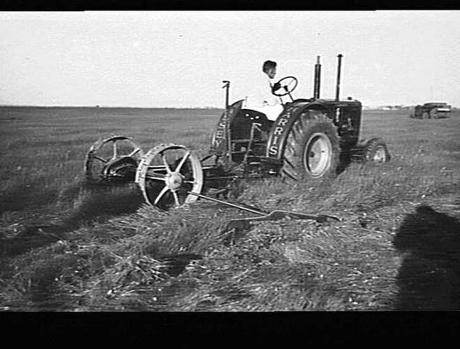 RED `PACEMAKER' TRACTOR NO. 34 MOWER SUPPLIED TO THE CIVIL AVIATION DEPT, ESSENDON: JUNE 1939