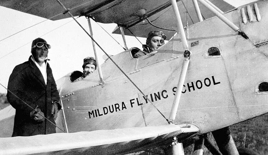 [The Mildura Flying School, about 1935.]