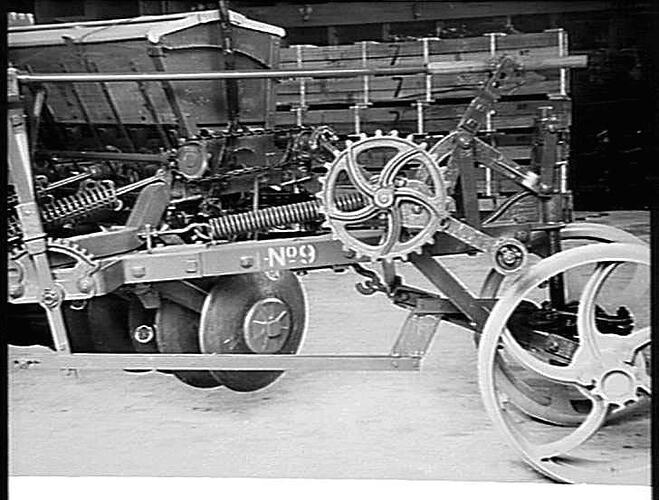 10 DISC `SUNDERSEEDER': JUNE 1948