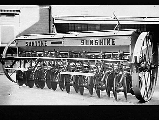 16 ROW `SUNDISCER': SEPT 1954