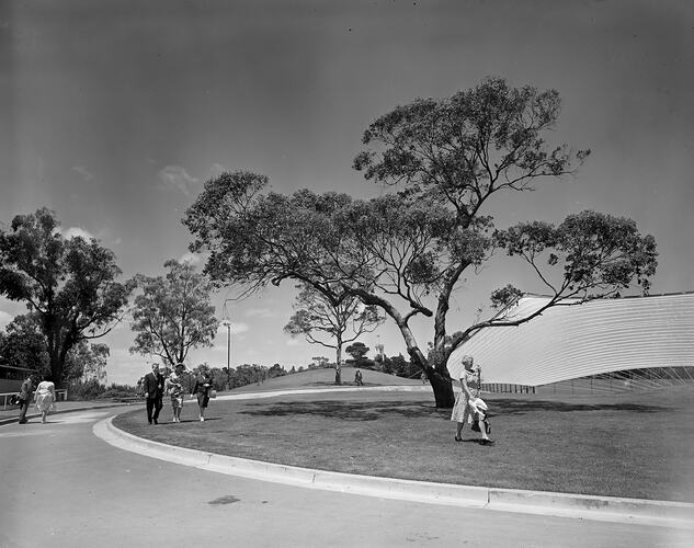 Melbourne City Council, People Walking in a Park, Victoria, 18 Nov 1959