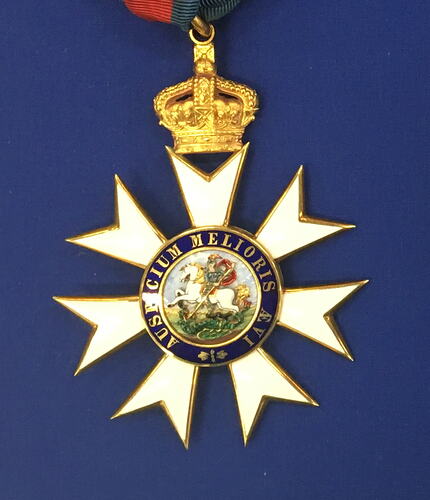 White star-shaped medal with silver centre.  Gold crown atop.