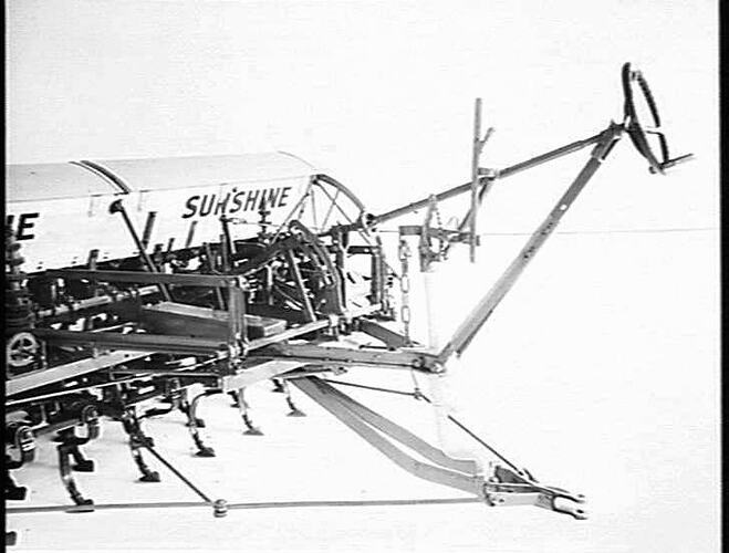 16 ROW `SUNTYNE' (ENGLISH TYPE) FITTED W/- AUTOMATIC LIFT: 10 NOV 1941