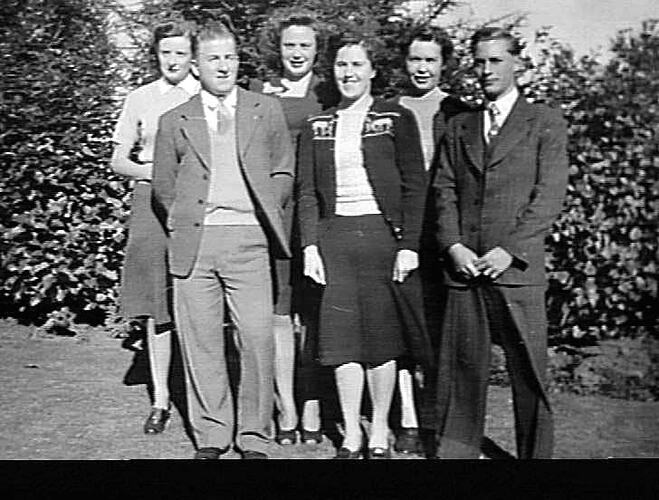 SOCIAL COMMITTEE - THESE YOUNG PEOPLE FROM SYDNEY BRANCH'S ENERGETIC SOCIAL COMMITTEE, WHO ARE AT PRESENT PLANNING THEIR ANNUAL BALL. LEFT TO RIGHT - MISS G. TURNER, S. BAKER, MISS J. THOMAS, MISS S. CASEY, MISS E. CROCKETT & B. R. BREAR. SUNSHINE REVIEW,